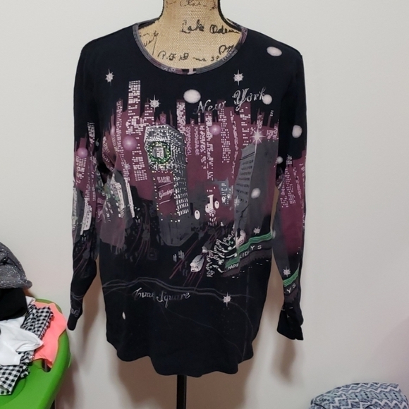 memories...by allison lane Tops - Times square holiday top. 2xl in perfect condition